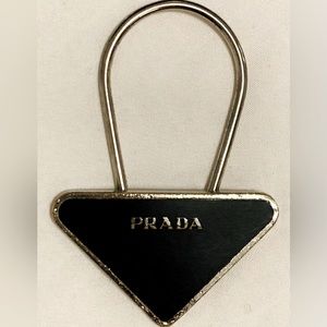 Prada vintage key chain in black and silver
